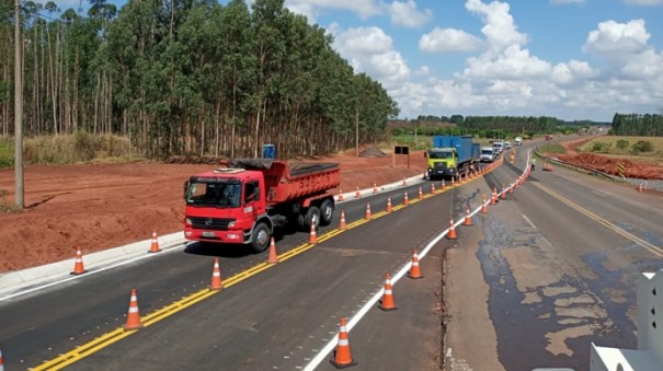 Trfego na SP 294 tem desvio temporrio para obras em Oriente