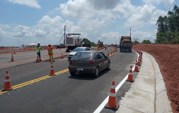 Construo de praa de pedgio altera trfego de veculos na SP-425 em Martinpolis