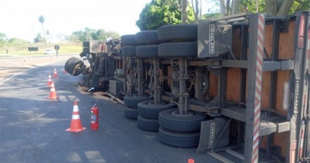 Motorista sai sem ferimentos de acidente na SP-294, em Herculândia