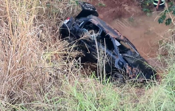 Carro com placas de Bastos se envolve em acidente na SP-294