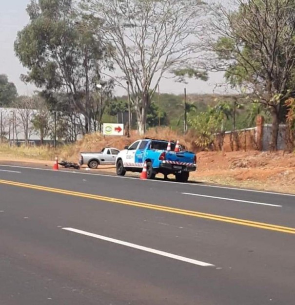 Moto  atingida por carro e deixa duas enfermeiras feridas na SP-294