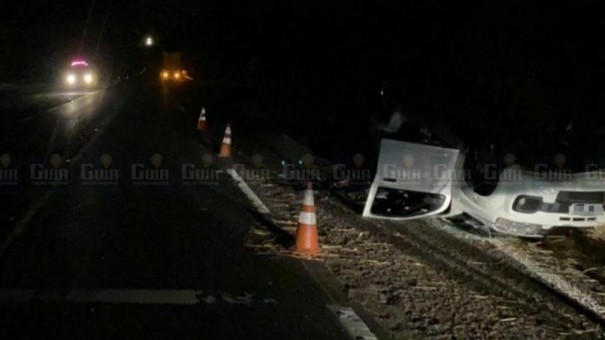 Duas pessoas ficam gravemente feridas aps acidente envolvendo carro e caminho na SP-501