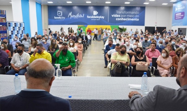 Equipe da Secretaria Municipal de Educao participa de evento com Ministro da Educao em Birigui