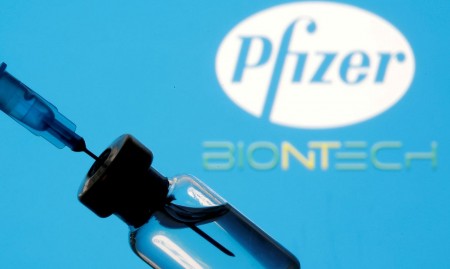 Pfizer diz que proteção contra Ômicron necessita de três doses