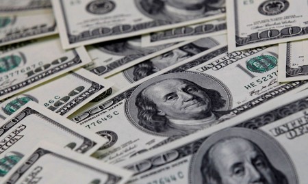 Dólar tem maior queda em duas semanas e fecha a R$ 5,66