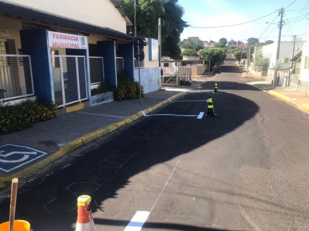 Prefeitura de Osvaldo Cruz altera trnsito em frente  Farmcia Municipal na Av Jos Siqueira