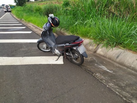 Motociclista fica em estado gravíssimo após se envolver em acidente com caminhão em Pirapozinho