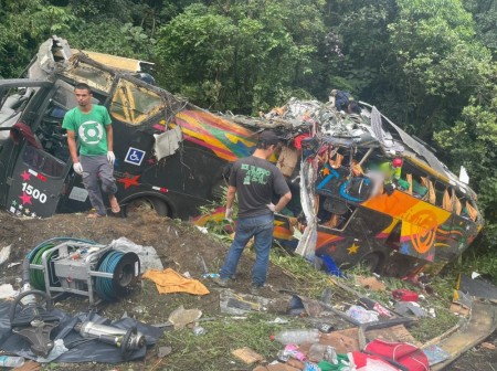 Acidente de ônibus no Paraná deixa 19 mortos