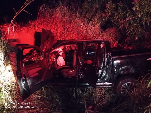 Acidente de trnsito com caminhonete mata duas pessoas e deixa uma gravemente ferida na Rodovia da Integrao