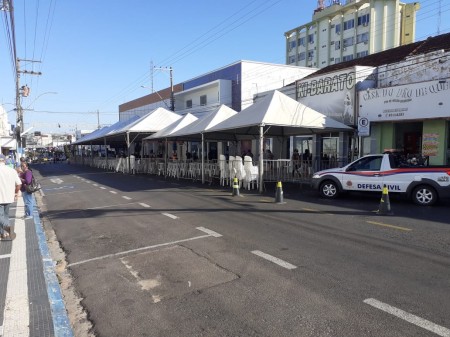 Por conta do período de recebimento do auxílio emergencial, Prefeitura de OC interdita trecho da Avenida Brasil