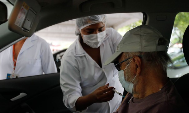 Vacinao reduz pela metade morte entre idosos com mais de 80 anos