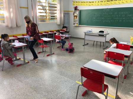 980 alunos retornam às aulas em Adamantina