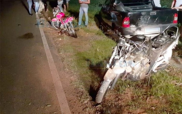 Trs pessoas sofrem ferimentos em coliso de motos na vicinal Tup - Parnaso