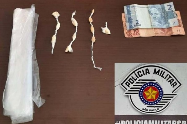 Polcia Militar de Tup apreende 11 pores de crack e prende indivduo de 28 anos