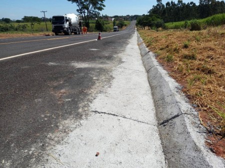 Vicinal entre Salmourão e Osvaldo Cruz recebe diversas obras de melhorias