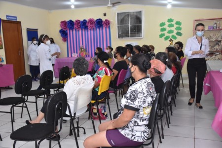 CRAS da Vila Cavarú recebe palestra do Outubro Rosa