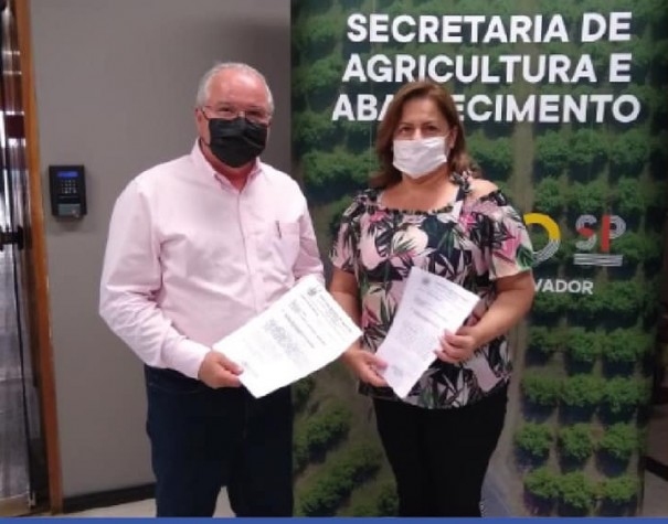 Prefeita de Salmouro faz pedido de novos equipamentos na Secretaria de Agricultura