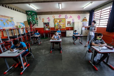 Aulas presenciais voltam a ser obrigatórias para 100% dos alunos em SP a partir de segunda-feira