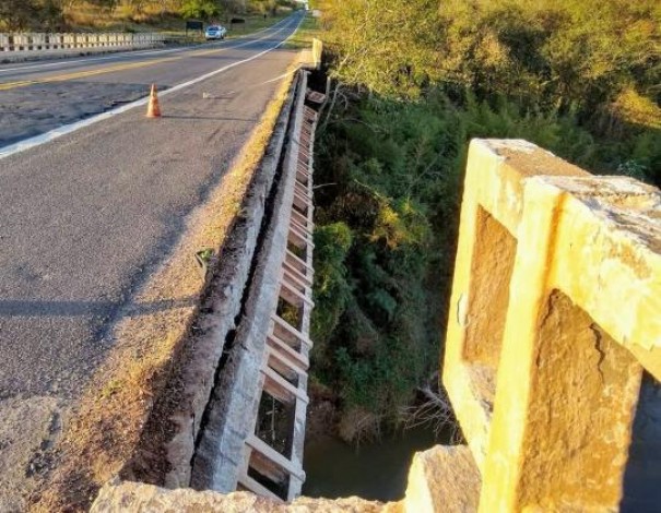 Falta de manuteno deixa ponte sobre o Rio do Peixe em situao precria