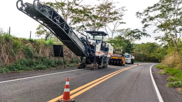 Obra emergencial cria rota de acesso alternativa em Salmouro