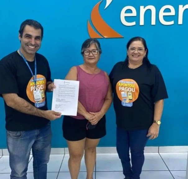 Em Adamantina, moradora do Jardim Brasil  contemplada na promoo 1 ano de conta grtis da energia eltrica  