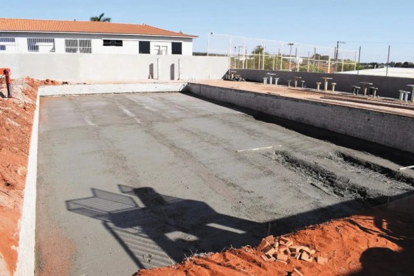 PARAPU: Continuam as obras na rea da piscina do PPC