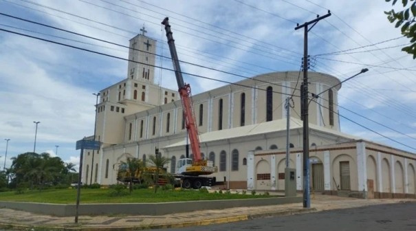 Concludo o trabalho de recuperao da cobertura da Igreja Matriz de Luclia