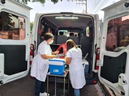 Vacimóvel percorre ruas do Residencial Vida Nova Pacaembu para aplicação de doses contra a Covid-19