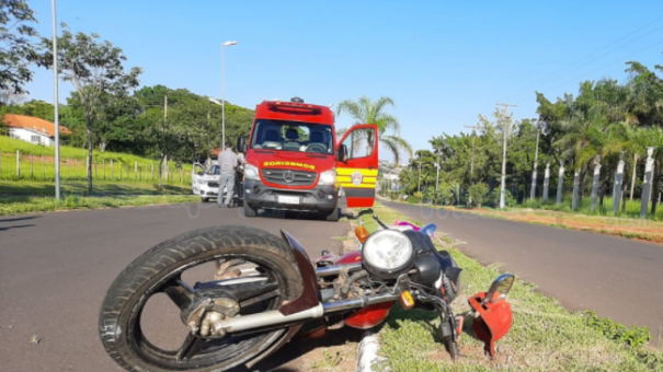 Motociclista fica ferido aps queda na vicinal que liga Tup a Parnaso