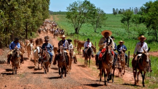 Com percurso de 298 km, cavalgada que cruza regies Noroeste e Alta Paulista passa por Adamantina