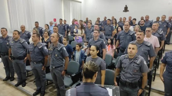 Policiais militares da regio so homenageados