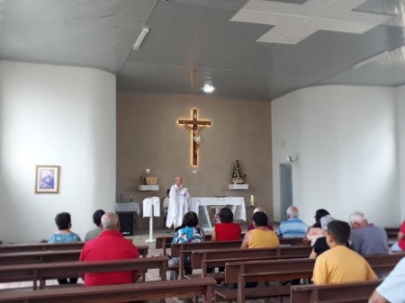 Comunidade Nossa Senhora Aparecida do bairro Lagoa Azul realiza missa em agradecimento a revitalização da Capela