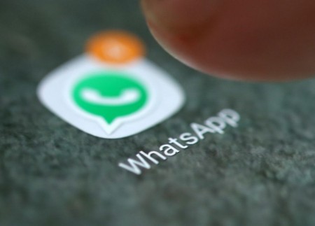 Adiamento de comunidades no WhatsApp é decisão global, diz ministro