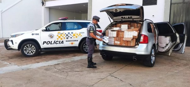 Carga com cerca de 20 mil maos de cigarros contrabandeados  apreendida pela Polcia Rodoviria em Regente Feij