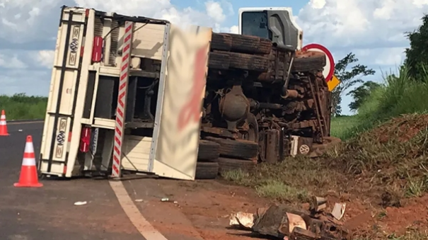 De novo: caminho tomba no trevo SP-294 x Lagoa Seca