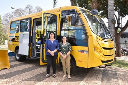 Prefeitura de Osvaldo Cruz recebe novo ônibus escolar do Governo do Estado