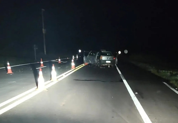 Motorista morre após bater carro em traseira de caminhonete na Rodovia Prefeito Homero Severo Lins, em Martinópolis