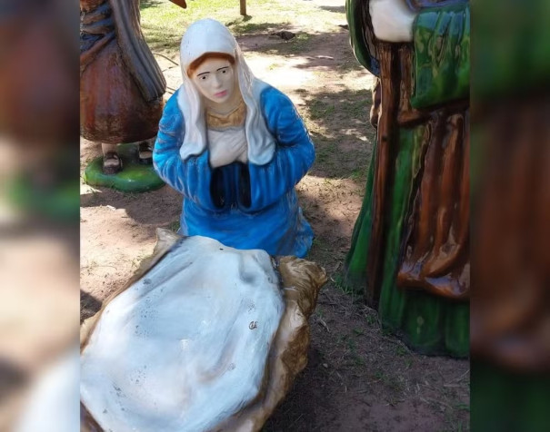 'Menino Jesus' desaparece de presépio em praça de Guararapes