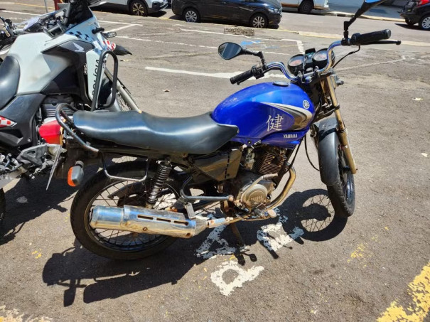 Motociclista invade área isolada de acidente e acaba preso por adulteração de veículo, em Presidente Prudente