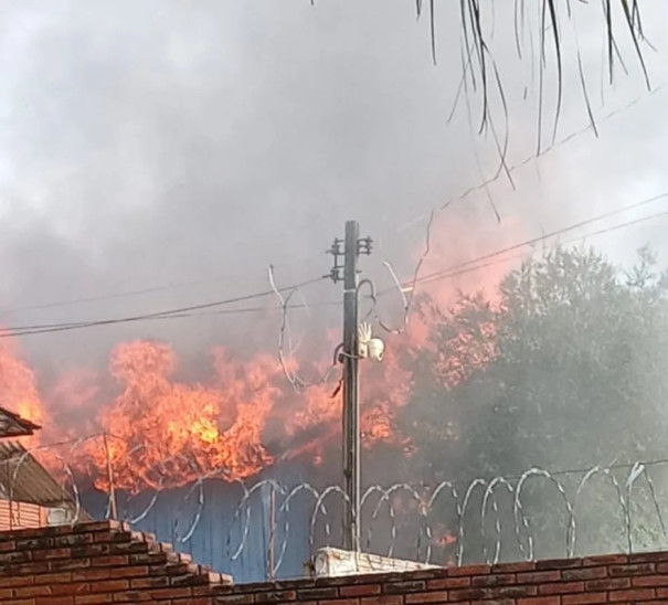 Rapaz acaba preso em flagrante após incendiar a residência da própria família no Jardim Primavera, em Dracena