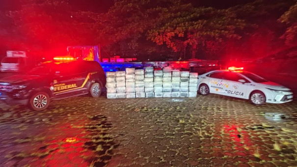 Motorista de caminhão é preso por transportar 1,3 tonelada de maconha, em Adamantina