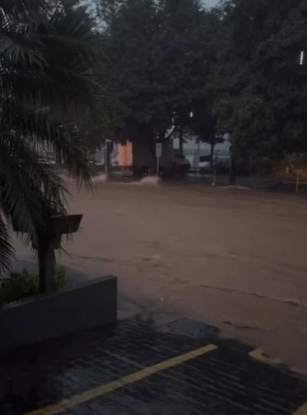 Chuva forte causa estragos em Adamantina e Lucélia