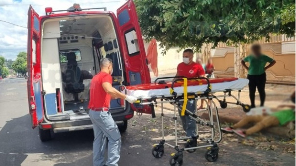 Cabo de fibra ótica pendurado provoca queda de motociclista em Tupã