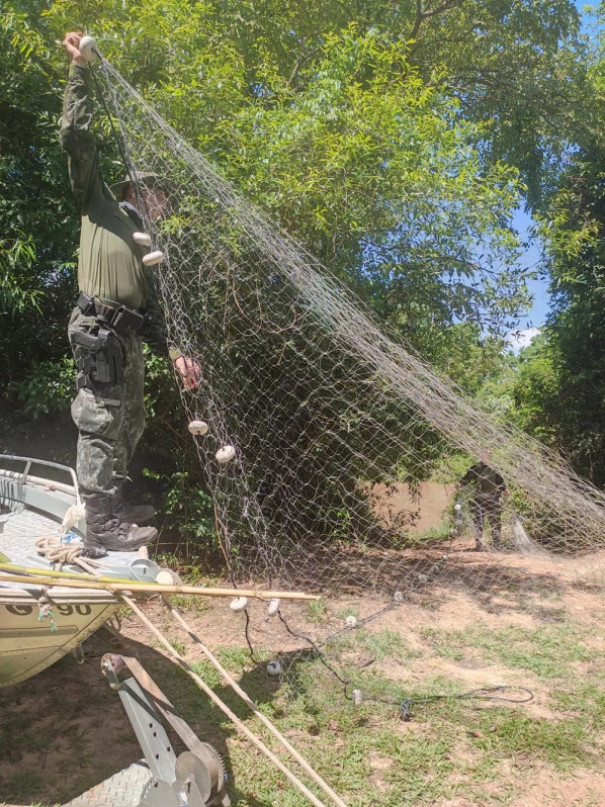 Operação Piracema apreende ‘feiticeira’ usada para pesca de arrasto proibida na cachoeira de Salto Botelho