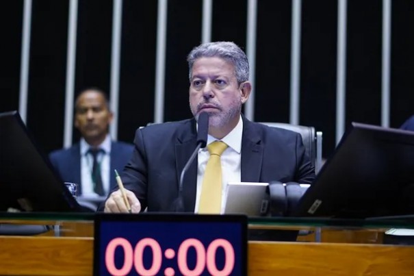 Partido de Lira fecha acordo para formar 'superbloco' com 175 deputados, o maior da Cmara