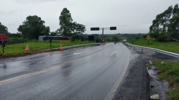 Obras que interditam ala de acesso na Rodovia Assis Chateaubriand so prorrogadas at esta quinta-feira, em Presidente Prudente