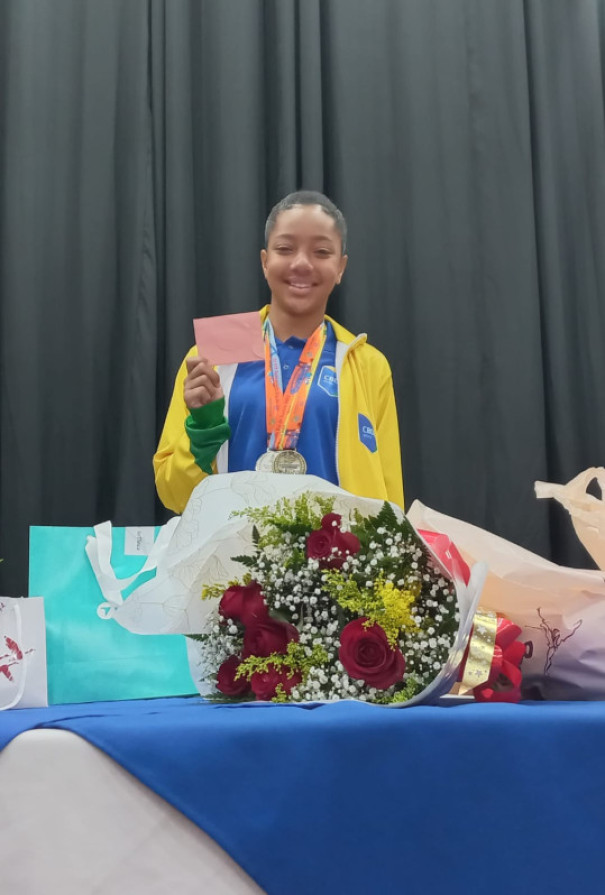 Vice-Campea Mundial, Laura Fernanda foi recebida com homenagens em Osvaldo Cruz