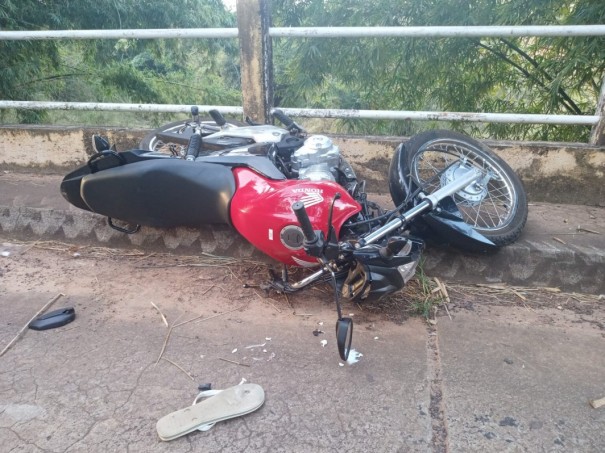 Acidente deixa duas pessoas feridas na ponte do bairro Lagoa Azul