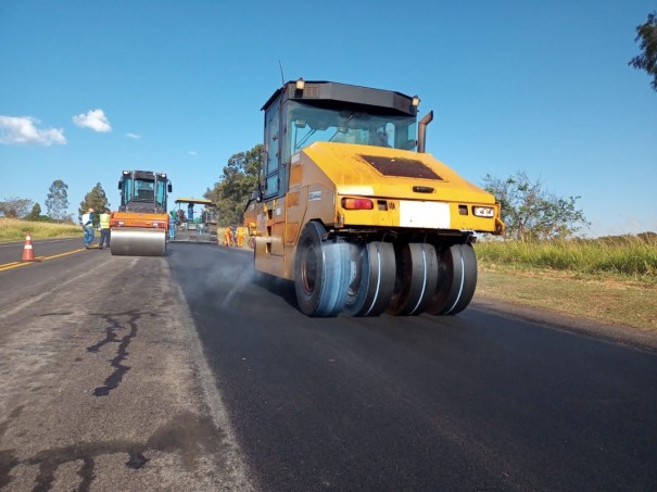 Eixo SP executa obras na SP-284, na regio de Martinpolis