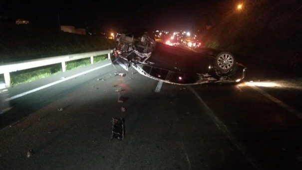 Engavetamento entre trs carros deixa cinco feridos na Rodovia Raposo Tavares, em Presidente Prudente